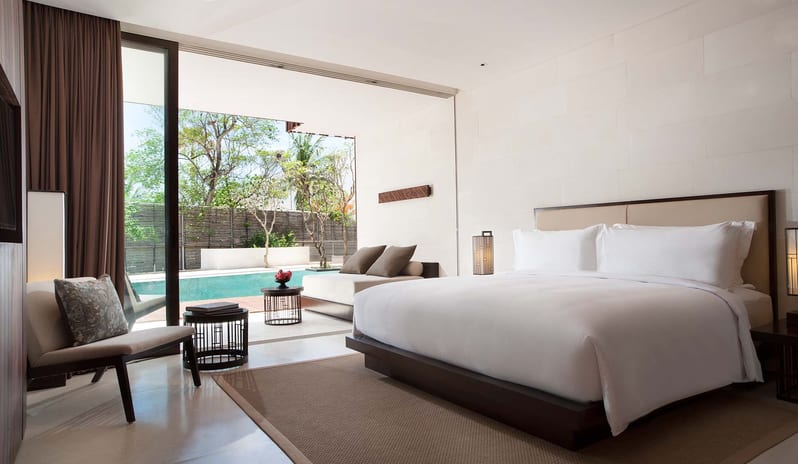 ONE KING BED DELUXE BEDROOM_001